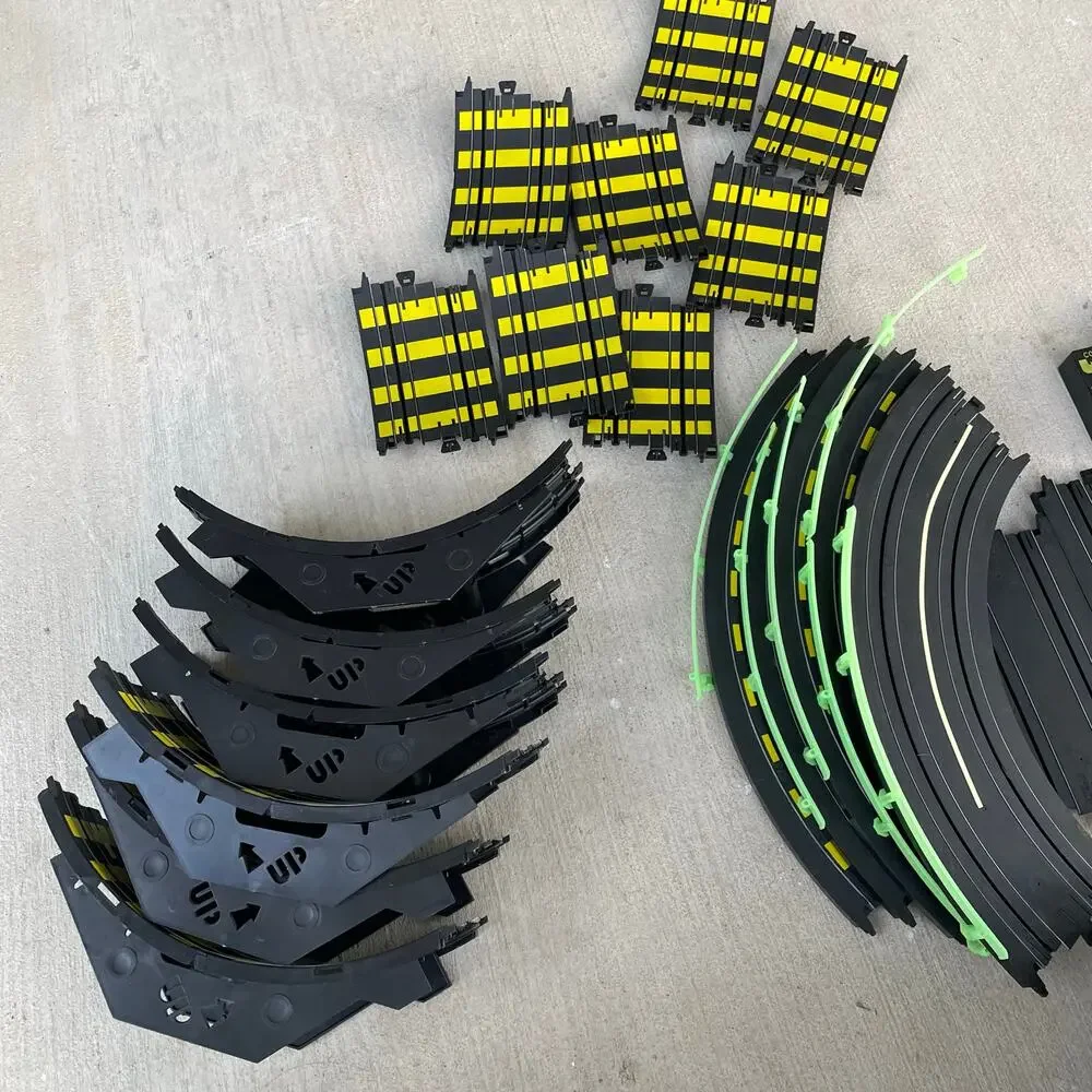 Tyco Cliff Hangers Racing Track for Slot Car B5879 Vtg Incomplete Untested READ